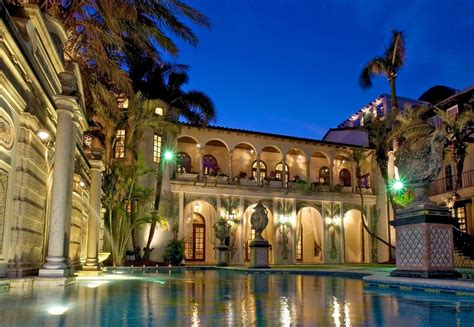 casa de gianni versace|Gianni Versace fashion house.